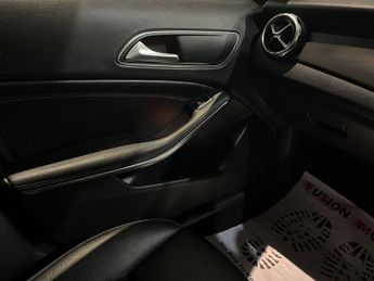 MERCEDES-BENZ GLA 1.6 GLA200 SE (Executive) SUV 5dr Petrol 7G-DCT Euro 6 (s/s) (15