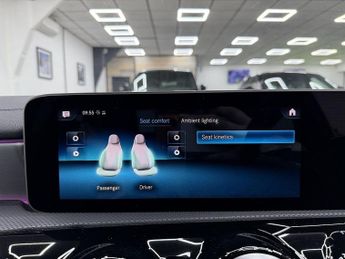 MERCEDES-BENZ A-CLASS 2.0 A35 AMG (Premium Plus) Hatchback 5dr Petrol SpdS DCT 4MATIC 