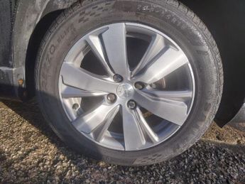 PEUGEOT 2008 1.6 e-HDi Allure SUV 5dr Diesel EGC Euro 5 (s/s) (92 ps)