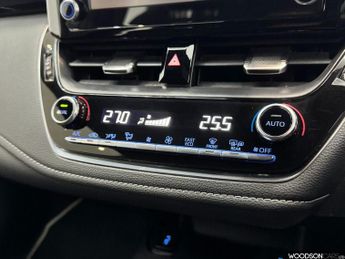 TOYOTA COROLLA 1.8 VVT-h GPF Icon Touring Sports 5dr Petrol Hybrid CVT Euro 6 (