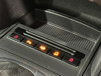 VOLKSWAGEN TOURAN 2.0 TDI BlueMotion Tech SE MPV 5dr Diesel DSG Euro 5 (s/s) (140 