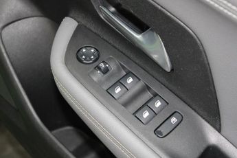 VAUXHALL MOKKA ELECTRIC 50kWh Elite Nav Premium SUV 5dr Electric Auto (136 ps)