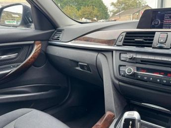 BMW 3 SERIES 2.0 320d SE Touring 5dr Diesel Auto xDrive Euro 5 (s/s) (184 ps)