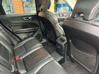 VOLVO XC60 2.0h T8 Twin Engine 10.4kWh Inscription Pro SUV 5dr Petrol Plug-