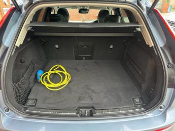 VOLVO XC60 2.0h T8 Twin Engine 10.4kWh Inscription Pro SUV 5dr Petrol Plug-