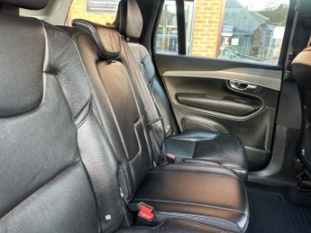 VOLVO XC90 2.0 B5 MHEV Momentum SUV 5dr Diesel Hybrid Auto 4WD Euro 6 (s/s)