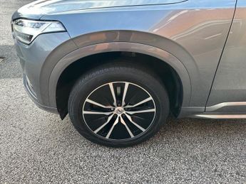 VOLVO XC90 2.0 B5 MHEV Momentum SUV 5dr Diesel Hybrid Auto 4WD Euro 6 (s/s)