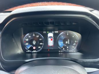 VOLVO XC90 2.0 B5 MHEV Momentum SUV 5dr Diesel Hybrid Auto 4WD Euro 6 (s/s)