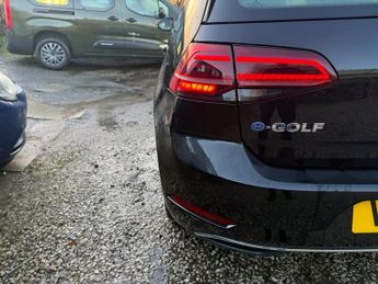 VOLKSWAGEN E-GOLF 35.8kWh e-Golf Hatchback 5dr Electric Auto (136 ps)
