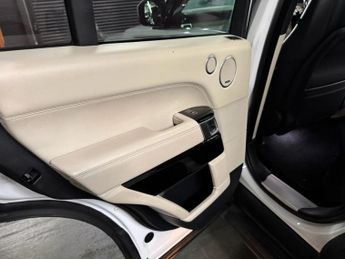 LAND ROVER RANGE ROVER 3.0 TD V6 Vogue SUV 5dr Diesel Auto 4WD Euro 5 (s/s) (258 ps)