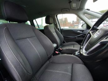 VAUXHALL ZAFIRA TOURER 2.0 CDTi SRi MPV 5dr Diesel Auto Euro 5 (165 ps)