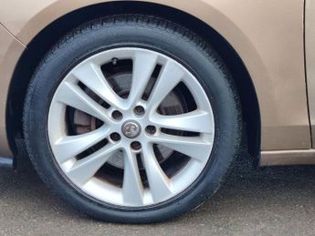 VAUXHALL ZAFIRA TOURER 2.0 CDTi SRi MPV 5dr Diesel Auto Euro 5 (165 ps)