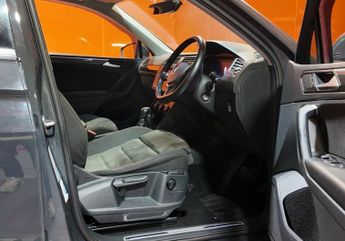VOLKSWAGEN TIGUAN 2.0 TDI SEL SUV 5dr Diesel DSG Euro 6 (s/s) (150 ps)