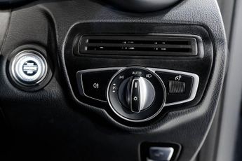 MERCEDES-BENZ GLC 2.0 GLC300d AMG Line (Premium Plus) SUV 5dr Diesel G-Tronic+ 4MA