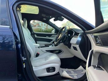 JAGUAR F-PACE 2.0 F-Pace R-Dynamic HSE D MHEV AWD Auto 4WD 5dr