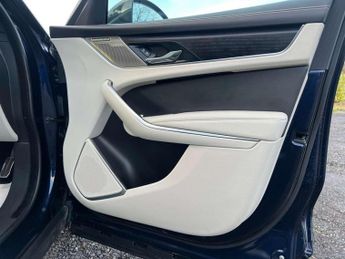 JAGUAR F-PACE 2.0 F-Pace R-Dynamic HSE D MHEV AWD Auto 4WD 5dr