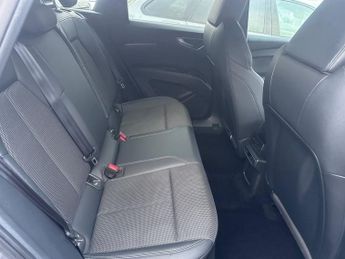 AUDI Q4 E-TRON 40 S line SUV 5dr Electric Auto 82kWh (204 ps)