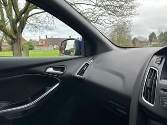 FORD FOCUS 2.0 TDCi ST-3 Hatchback 5dr Diesel Powershift Euro 6 (s/s) (185 