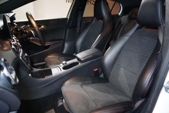MERCEDES-BENZ GLA Mercedes-Benz GLA 2.1 GLA220d AMG Line (Premium Plus) SUV 5dr Di