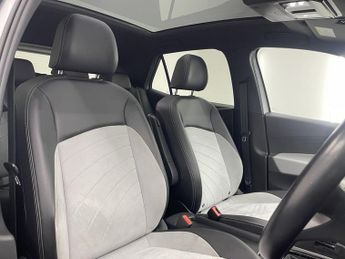 VOLKSWAGEN ID.3 Pro Performance 58kWh Family Hatchback 5dr Electric Auto (204 ps