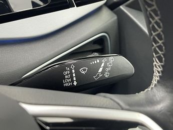 VOLKSWAGEN ID.3 Pro Performance 58kWh Family Hatchback 5dr Electric Auto (204 ps