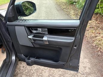 LAND ROVER DISCOVERY 4 3.0 SD V6 Landmark SUV 5dr Diesel Auto 4WD Euro 6 (s/s) (256 bhp