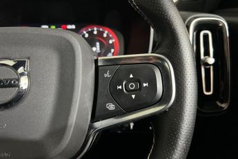 VOLVO XC40 2.0 B5 MHEV R-Design Pro SUV 5dr Petrol Hybrid Auto AWD Euro 6 (