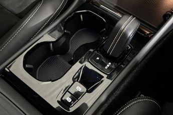 VOLVO XC40 2.0 B5 MHEV R-Design Pro SUV 5dr Petrol Hybrid Auto AWD Euro 6 (