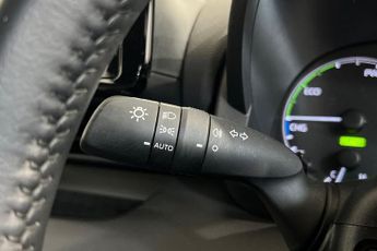 TOYOTA YARIS 1.5 VVT-h Icon Hatchback 5dr Petrol Hybrid E-CVT Euro 6 (s/s) (1