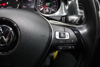 VOLKSWAGEN GOLF 1.5 TSI EVO BlueMotion Tech SE Nav Hatchback 5dr Petrol DSG Euro