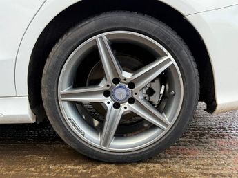 MERCEDES-BENZ C-CLASS 1.6 C200d AMG Line Saloon 4dr Diesel G-Tronic+ Euro 6 (s/s) (136