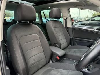 VOLKSWAGEN TIGUAN 2.0 TDI SEL SUV 5dr Diesel DSG Euro 6 (s/s) (150 ps)