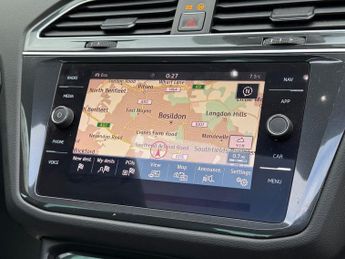 VOLKSWAGEN TIGUAN 2.0 TDI SEL SUV 5dr Diesel DSG Euro 6 (s/s) (150 ps)