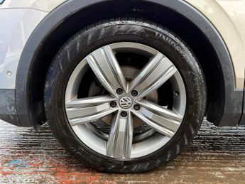 VOLKSWAGEN TIGUAN 2.0 TDI SEL SUV 5dr Diesel DSG Euro 6 (s/s) (150 ps)