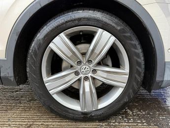 VOLKSWAGEN TIGUAN 2.0 TDI SEL SUV 5dr Diesel DSG Euro 6 (s/s) (150 ps)