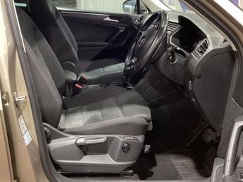 VOLKSWAGEN TIGUAN 2.0 TDI SEL SUV 5dr Diesel DSG Euro 6 (s/s) (150 ps)