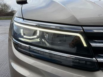 VOLKSWAGEN TIGUAN 2.0 TDI SEL SUV 5dr Diesel DSG Euro 6 (s/s) (150 ps)