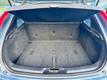 VOLVO V40 1.6 T4 SE Lux Nav Hatchback 5dr Petrol Powershift Euro 5 (s/s) (