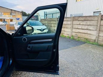 LAND ROVER DISCOVERY 3.0 P360 MHEV R-Dynamic SE SUV 5dr Petrol Auto 4WD Euro 6 (s/s) 