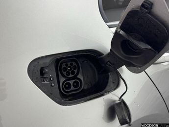 VOLKSWAGEN E-GOLF 35.8kWh e-Golf Hatchback 5dr Electric Auto (136 ps)