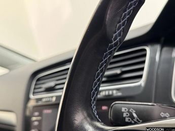 VOLKSWAGEN E-GOLF 35.8kWh e-Golf Hatchback 5dr Electric Auto (136 ps)