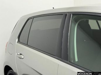 VOLKSWAGEN E-GOLF 35.8kWh e-Golf Hatchback 5dr Electric Auto (136 ps)