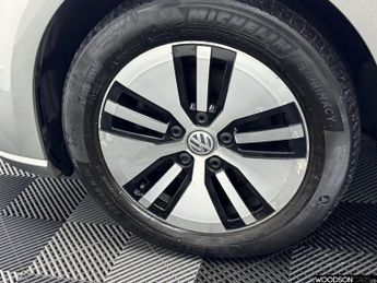 VOLKSWAGEN E-GOLF 35.8kWh e-Golf Hatchback 5dr Electric Auto (136 ps)