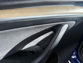 TESLA MODEL Y (Dual Motor) Long Range SUV 5dr Electric Auto 4WDE (384 bhp)