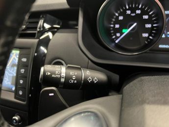 LAND ROVER DISCOVERY 3.0 TD V6 SE SUV 5dr Diesel Auto 4WD Euro 6 (s/s) (258 ps)