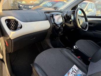 TOYOTA AYGO 1.0 VVT-i x-pression x-wave 5 Door Petrol Silver x-shift Low Tax