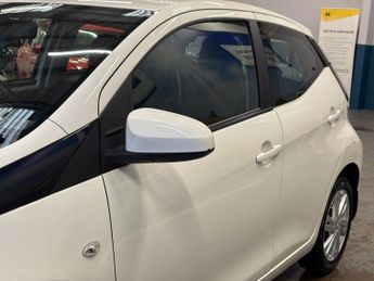 TOYOTA AYGO 1.0 VVT-i x-pression x-wave 5 Door Petrol Silver x-shift Low Tax