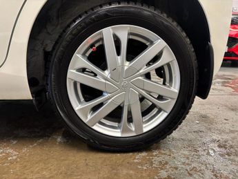 TOYOTA AYGO 1.0 VVT-i x-pression x-wave 5 Door Petrol Silver x-shift Low Tax