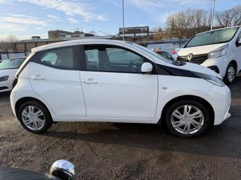 TOYOTA AYGO 1.0 VVT-i x-pression x-wave 5 Door Petrol Silver x-shift Low Tax