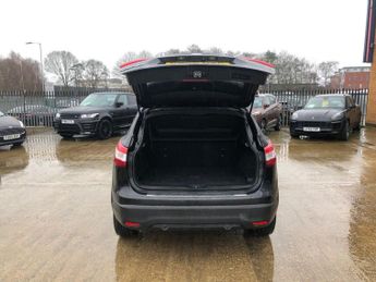 NISSAN QASHQAI 1.6 dCi N-Connecta SUV 5dr Diesel XTRON 2WD Euro 6 (s/s) (130 ps